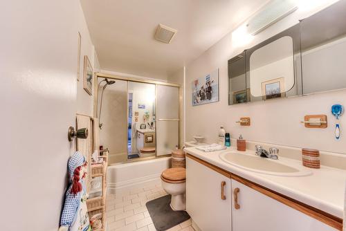 Bathroom - 8-4948 Boul. Notre-Dame, Laval (Chomedey), QC - Indoor Photo Showing Bathroom