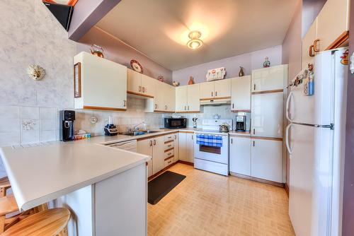 Kitchen - 8-4948 Boul. Notre-Dame, Laval (Chomedey), QC - Indoor Photo Showing Kitchen With Double Sink