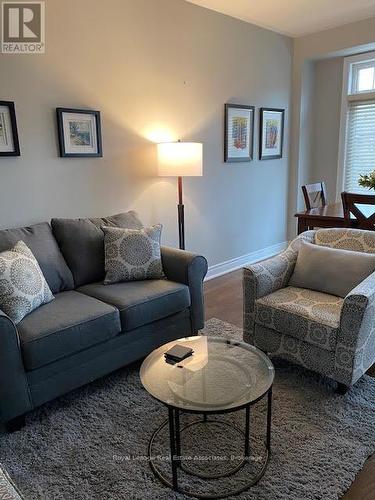 2022 Lakeshore Road W, Mississauga, ON - Indoor Photo Showing Living Room