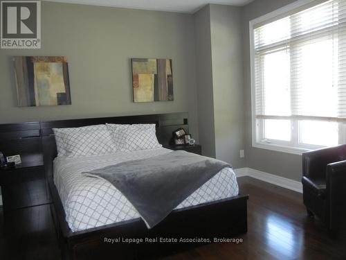 2022 Lakeshore Road W, Mississauga, ON - Indoor Photo Showing Bedroom