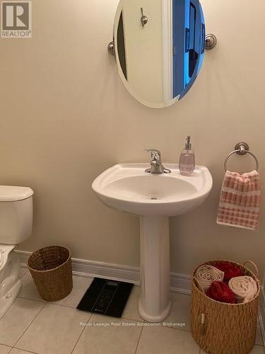 2022 Lakeshore Road W, Mississauga, ON - Indoor Photo Showing Bathroom