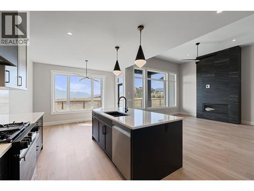 2531 Pinnacle Ridge Drive, West Kelowna, BC - Indoor Photo Showing Kitchen With Double Sink With Upgraded Kitchen
