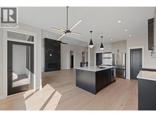 2531 Pinnacle Ridge Drive, West Kelowna, BC - Indoor Photo Showing Kitchen With Upgraded Kitchen