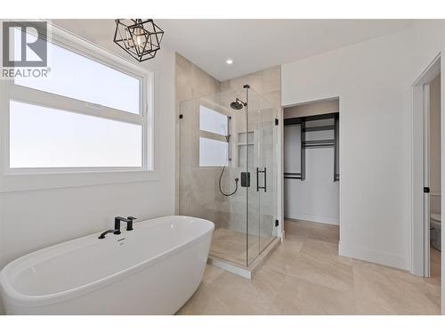 2531 Pinnacle Ridge Drive, West Kelowna, BC - Indoor Photo Showing Bathroom