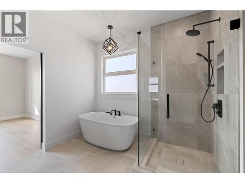 2531 Pinnacle Ridge Drive, West Kelowna, BC - Indoor Photo Showing Bathroom