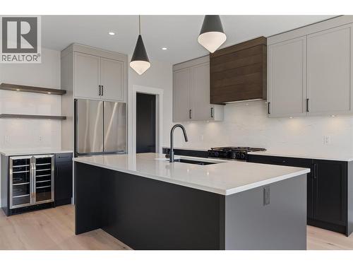 2531 Pinnacle Ridge Drive, West Kelowna, BC - Indoor Photo Showing Kitchen With Upgraded Kitchen