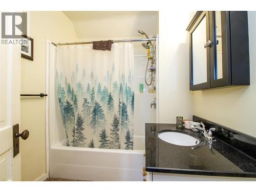 614 Mackenzie Avenue, Revelstoke, BC - Indoor Photo Showing Bathroom