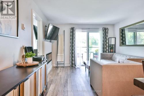 Bright & spacious living space! - 406 - 80 Horseshoe Boulevard, Oro-Medonte, ON - Indoor