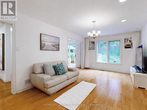 64 Bradgate Drive, Markham, ON - Indoor Photo Showing Living Room