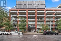 940 - 340 MCLEOD STREET  Ottawa, ON K2P 1A4