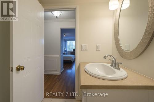 412 - 1270 Maple Crossing Boulevard, Burlington, ON - Indoor Photo Showing Bathroom