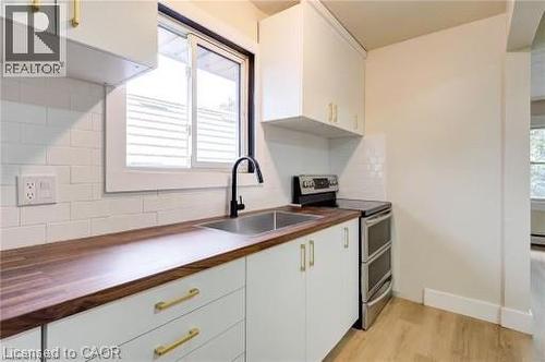 870 Guelph Street, Kitchener, ON - Indoor Photo Showing Kitchen