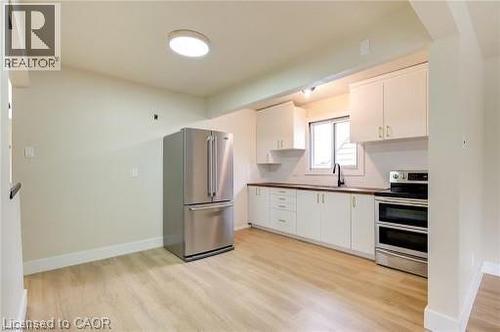 870 Guelph Street, Kitchener, ON - Indoor Photo Showing Kitchen