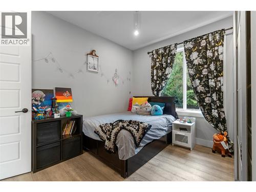 2030 Canoe Beach Drive Ne, Salmon Arm, BC - Indoor Photo Showing Bedroom