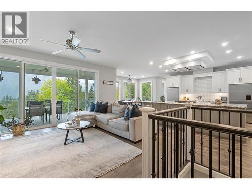 2030 Canoe Beach Drive Ne, Salmon Arm, BC - Indoor