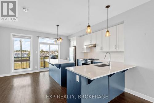 404 Terravita Private, Ottawa, ON - Indoor Photo Showing Kitchen With Upgraded Kitchen