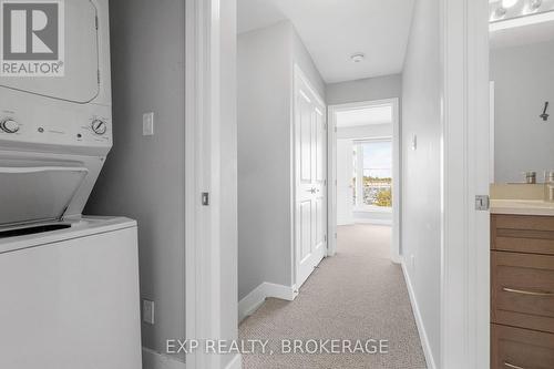 404 Terravita Private, Ottawa, ON - Indoor Photo Showing Laundry Room