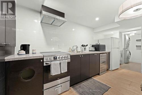 519 Regina Drive, Burlington, ON - Indoor Photo Showing Kitchen