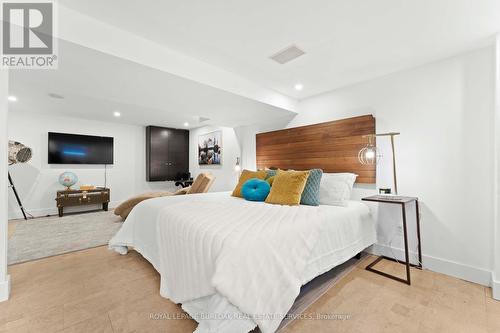 519 Regina Drive, Burlington, ON - Indoor Photo Showing Bedroom
