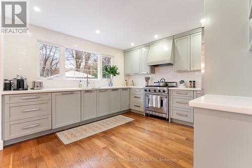 519 Regina Drive, Burlington, ON - Indoor Photo Showing Kitchen With Upgraded Kitchen