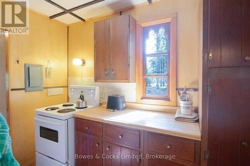 915 Madawaska River Drive, Madawaska Valley, ON - Indoor Photo Showing Kitchen