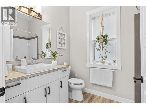 5056 Turtle Pond Place, Vernon, BC - Indoor Photo Showing Bathroom