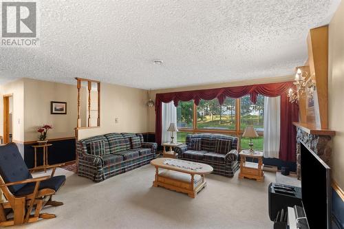 35 Pine Tree Road, Gambo, NL - Indoor Photo Showing Living Room
