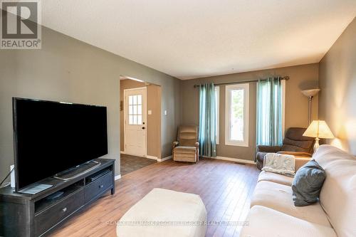 51 Nottawasaga Drive, Essa, ON - Indoor Photo Showing Living Room