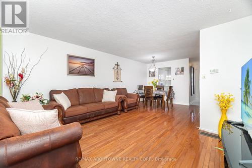 106 - 2779 Gananoque Drive, Mississauga, ON - Indoor Photo Showing Living Room