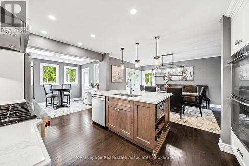 96 Delrex Boulevard, Halton Hills, ON - Indoor Photo Showing Kitchen With Double Sink With Upgraded Kitchen