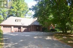 465 WOODLAND ACRES CRESCENT  Vaughan, ON L6A 1G2