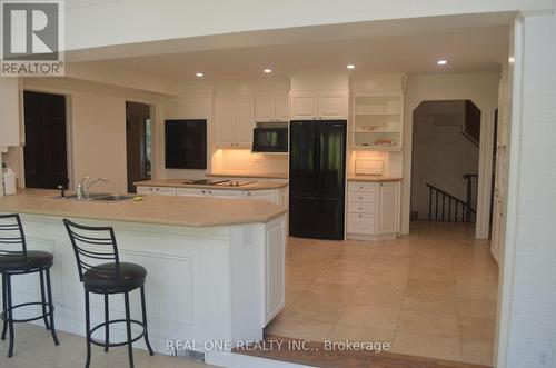465 Woodland Acres Crescent, Vaughan, ON - Indoor Photo Showing Kitchen With Double Sink