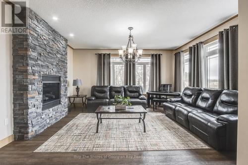 399 Dawson'S Side Road, Tiny, ON - Indoor Photo Showing Living Room With Fireplace