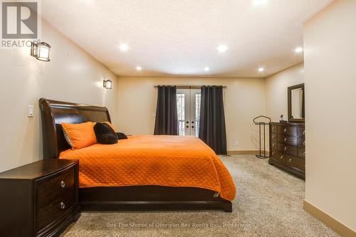 399 Dawson'S Side Road, Tiny, ON - Indoor Photo Showing Bedroom