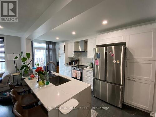 16 Santa Cruz Private, Ottawa, ON - Indoor Photo Showing Kitchen With Stainless Steel Kitchen