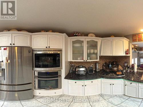 187 Terra Lou Drive, Lakeshore, ON - Indoor Photo Showing Kitchen