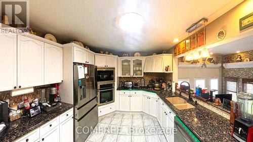 187 Terra Lou Drive, Lakeshore, ON - Indoor Photo Showing Kitchen
