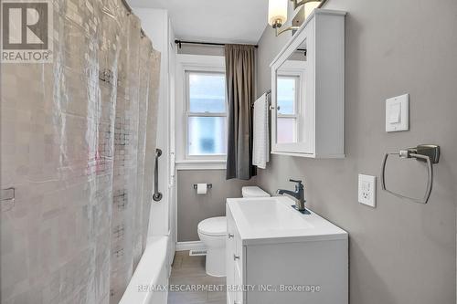 244 Cope Street, Hamilton, ON - Indoor Photo Showing Bathroom