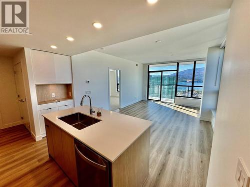 1488 Bertram Street Unit# 2110, Kelowna, BC - Indoor Photo Showing Kitchen