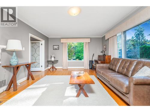 2202 26 Street, Vernon, BC - Indoor Photo Showing Living Room