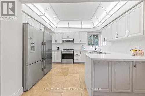 98 Hume Drive, Cambridge, ON - Indoor Photo Showing Kitchen