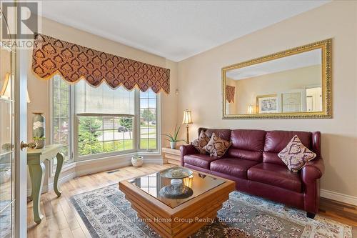 98 Hume Drive, Cambridge, ON - Indoor Photo Showing Living Room