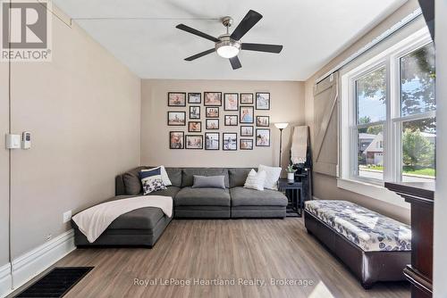 555 Raglan Street, Minto, ON - Indoor Photo Showing Living Room