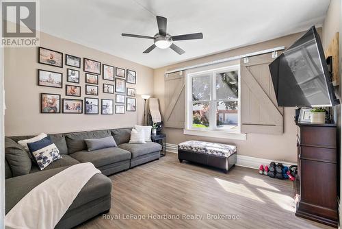555 Raglan Street, Minto, ON - Indoor Photo Showing Living Room