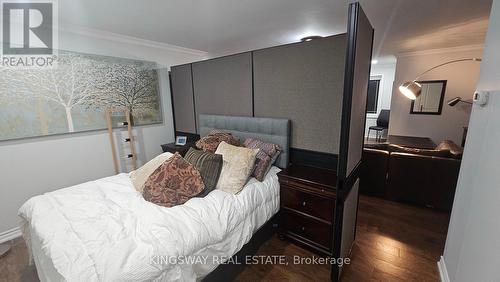 5164 New Street, Burlington, ON - Indoor Photo Showing Bedroom