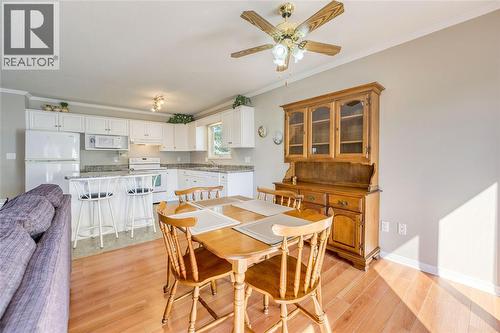 5700 Blackwell Sideroad Unit# 328, Sarnia, ON - Indoor Photo Showing Dining Room