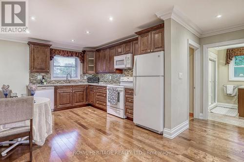 339 Nipigon Street E, Oshawa, ON - Indoor Photo Showing Kitchen