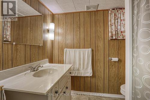 339 Nipigon Street E, Oshawa, ON - Indoor Photo Showing Bathroom