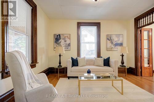 137 Dufferin Street, Stratford, ON - Indoor Photo Showing Living Room