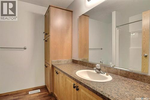 348 Robinson Street, Regina, SK - Indoor Photo Showing Bathroom